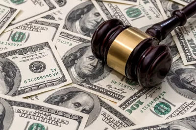 How to Negotiate a Cash Settlement With an Insurance Company