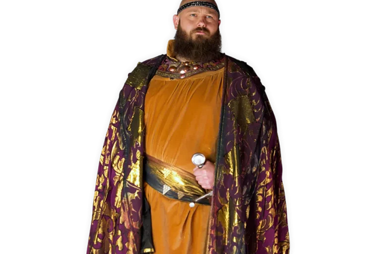 Viking king Erik wearing a gold and purple cape